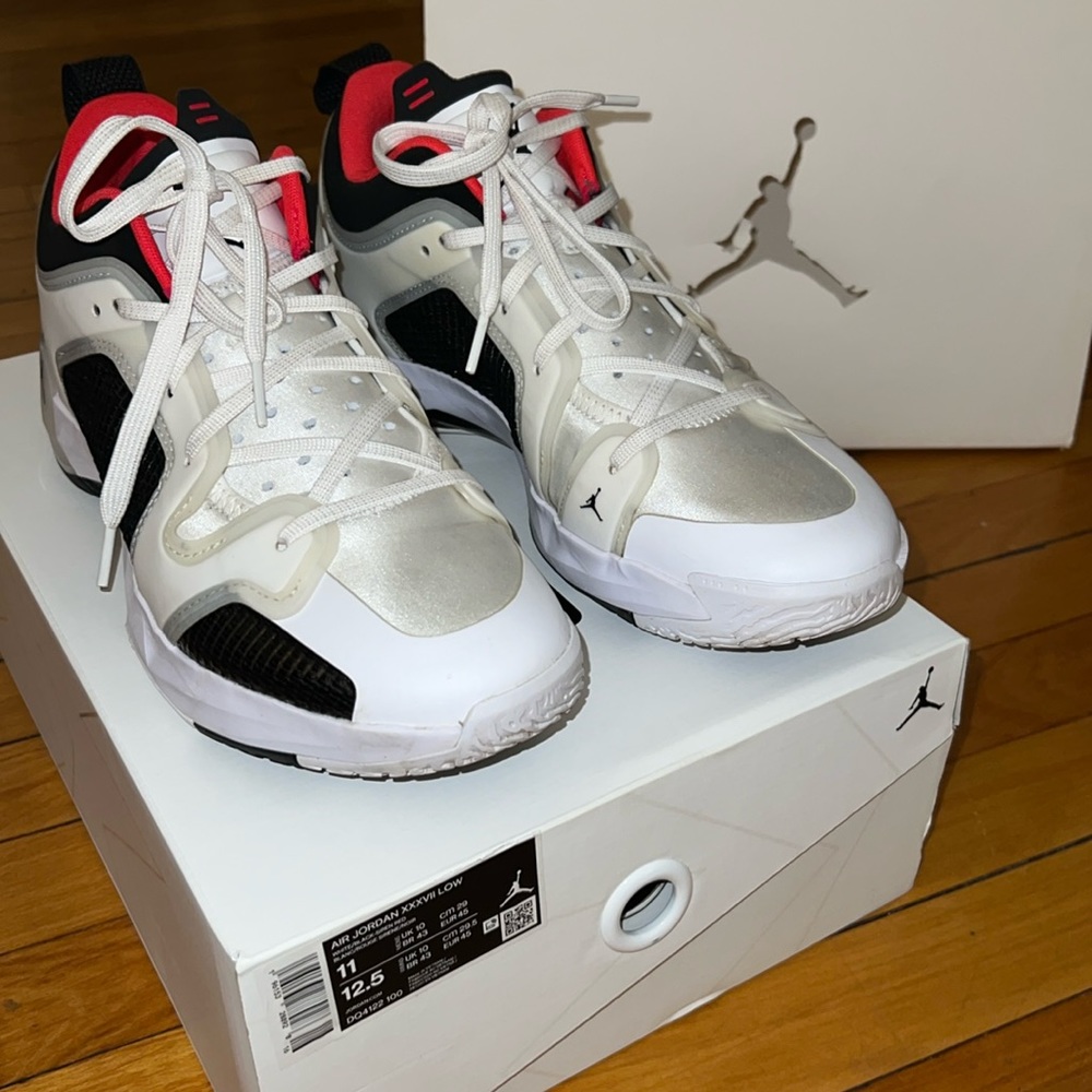 AIR JORDAN XXXVII LOW